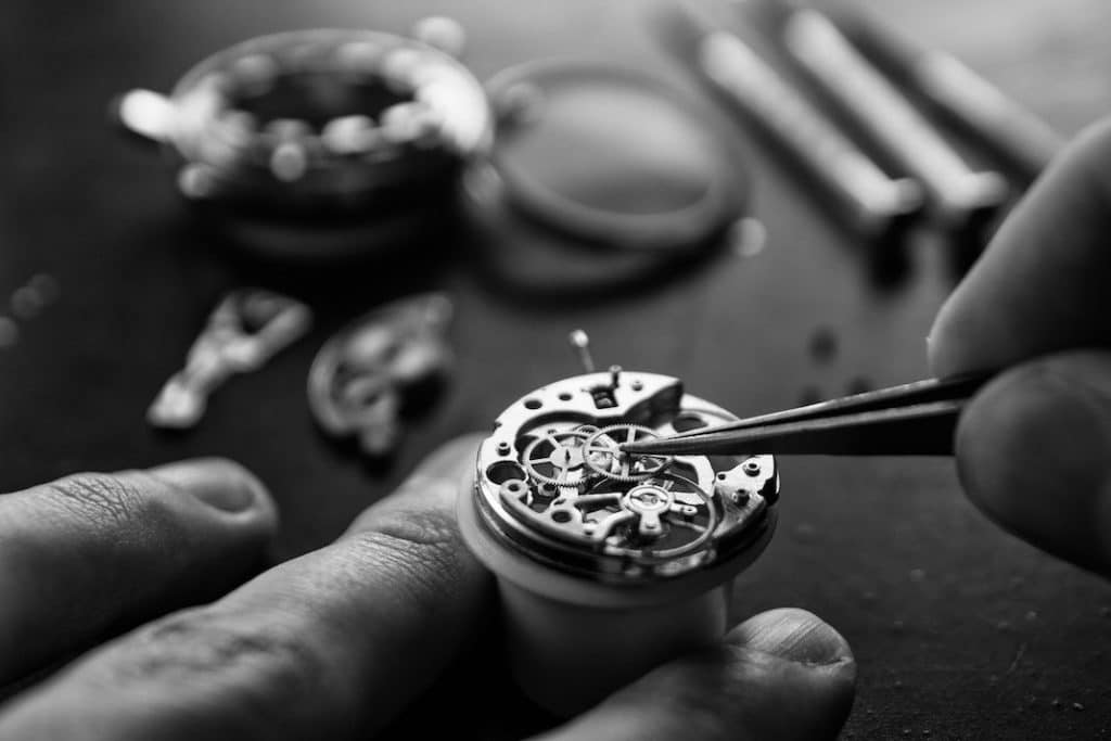 Aiôn installe son site de production d'horlogerie en France.