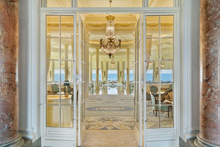 L'Hotel la Rotonde de Biarritz.