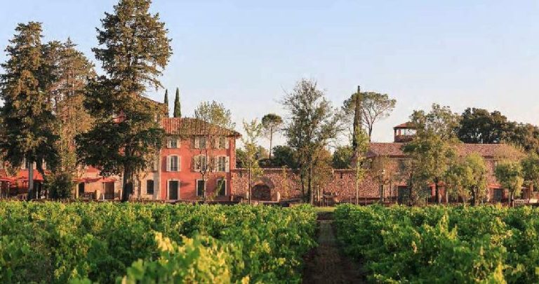 Le Château Saint-Roux ouvre à nouveau ses portes.