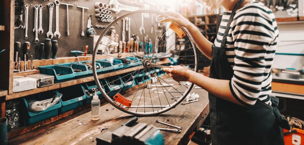 Pénurie de vélos neufs et crise du pouvoir d'achat : la start-up « Projet Boussole » démocratise le vélo reconditionné.