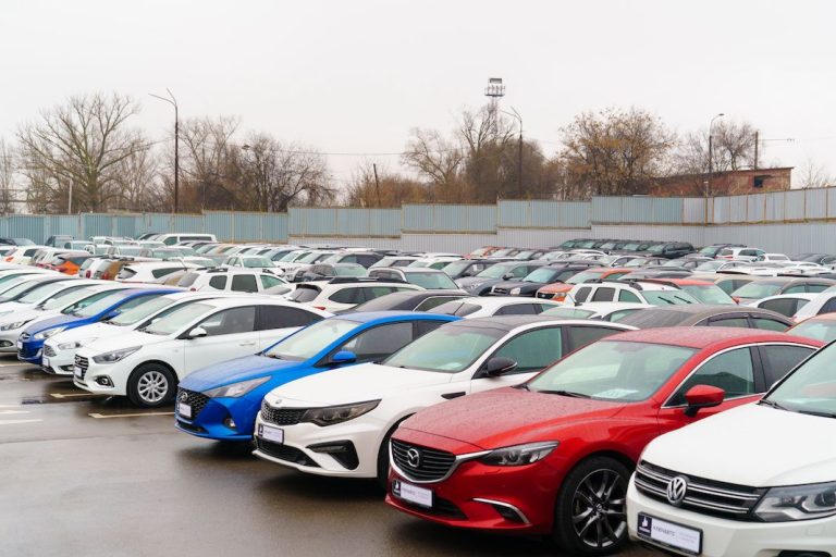 WeeCars, le réseau d'agences spécialisées dans les véhicules d'occasion.