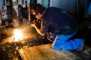 La chaudronnerie cognaçaise inaugure son nouvel atelier de fabrication de cuves inox.