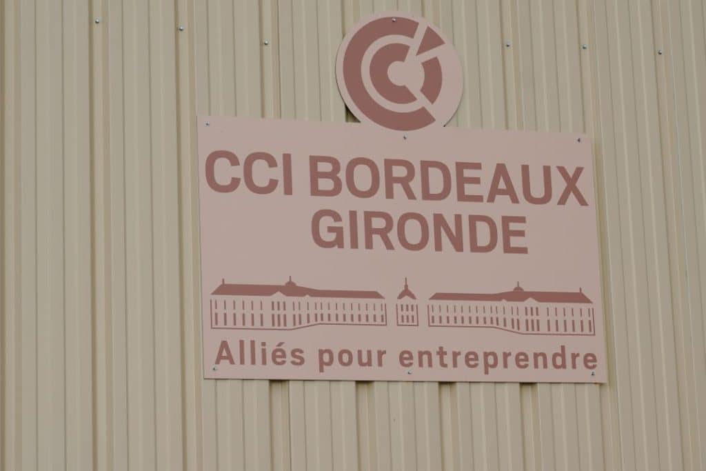 Villes de France et le réseau des CCI signent un partenariat pour le renouveau économique des centres-villes.
