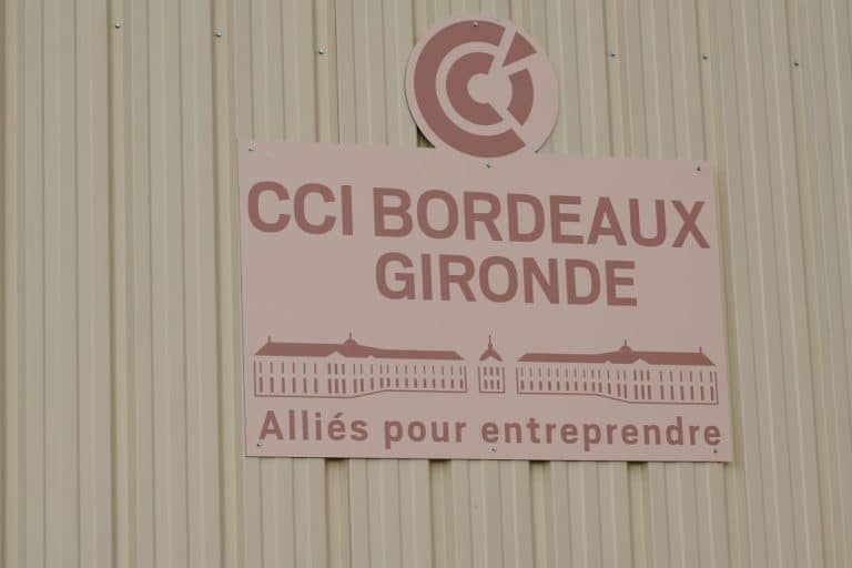 Villes de France et le réseau des CCI signent un partenariat pour le renouveau économique des centres-villes.