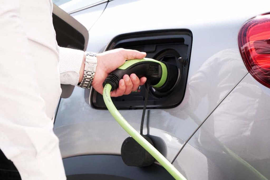 TotalEnergies accélère son développement de bornes de recharge électrique