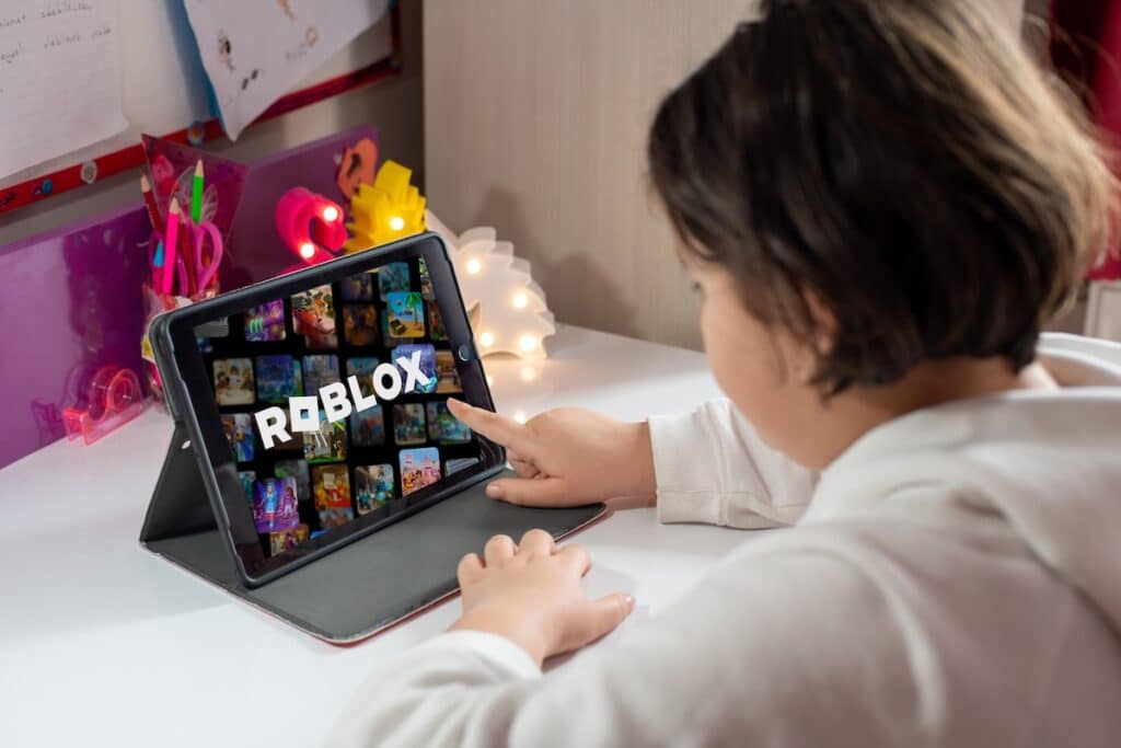 Pédophiles sur Roblox : comment protéger les enfants
