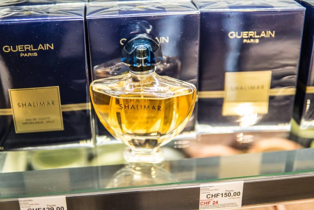 Shalimar : le parfum centenaire face à 6 000 concurrents