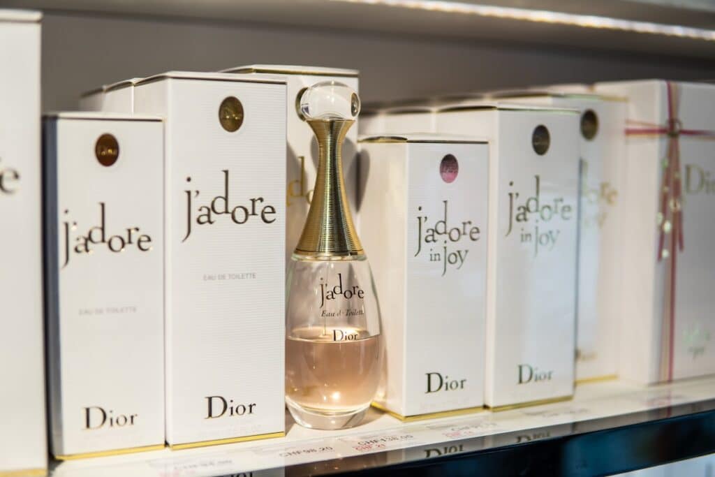 Dior J&rsquo;adore : le parfum le plus vendu de France change de peau
