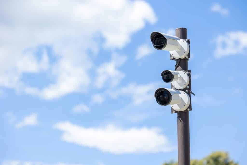 Ce sénateur qui veut filmer les français avec des algorithmes de surveillance