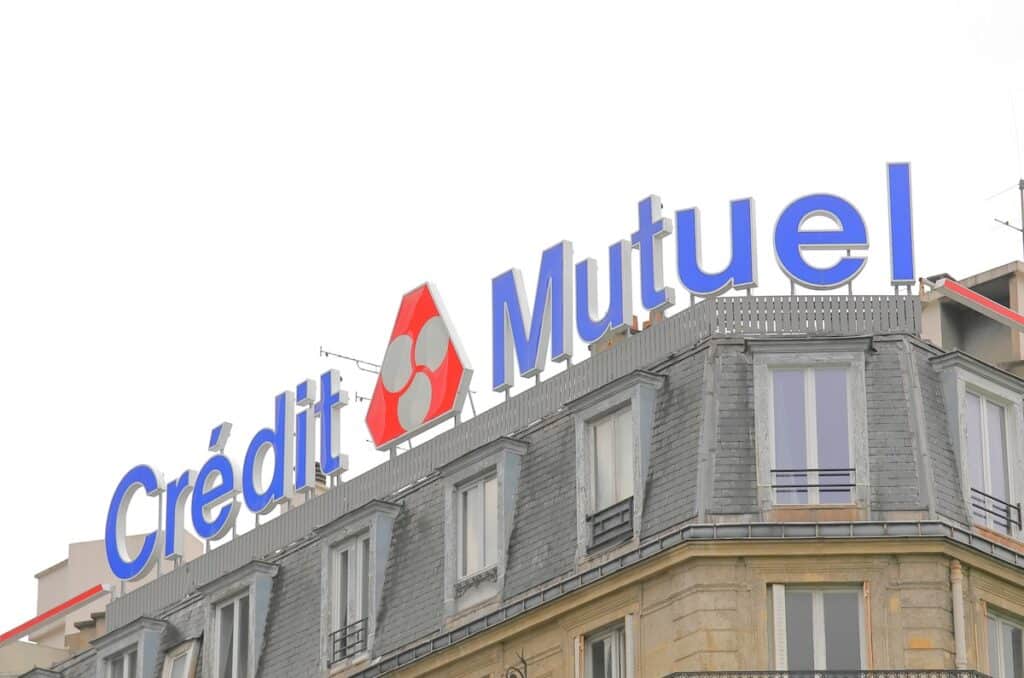 Crédit Mutuel : résultats record et emplois menacés