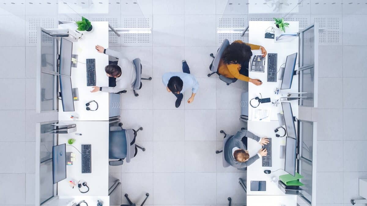 Les entreprises ont-elles encore besoin de grands bureaux à l’heure du travail hybride ?