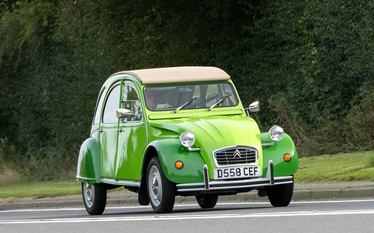 Citroën 2CV, un symbole national dans un groupe en crise