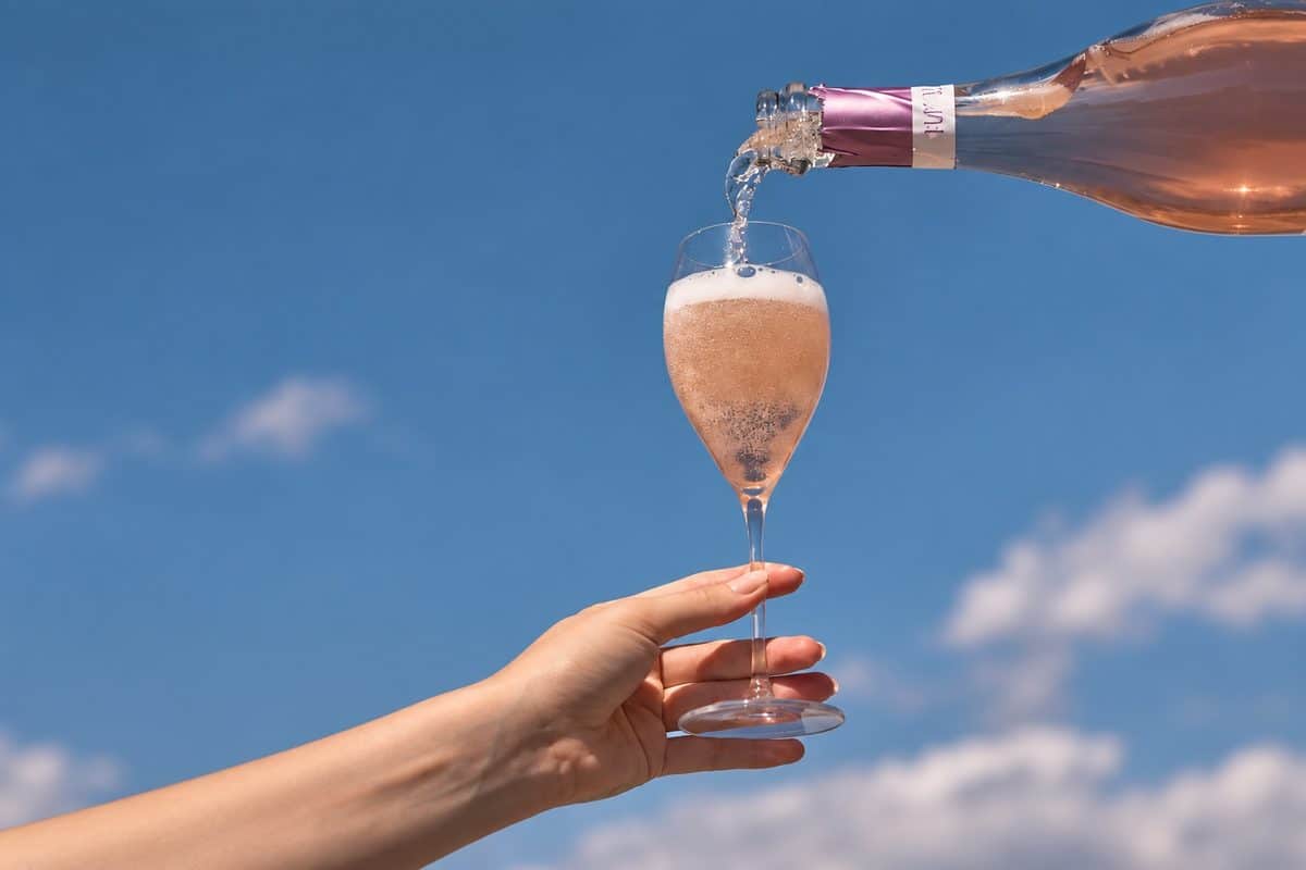 Bollinger distribue PURE 32, une boisson effervescente sans alcool