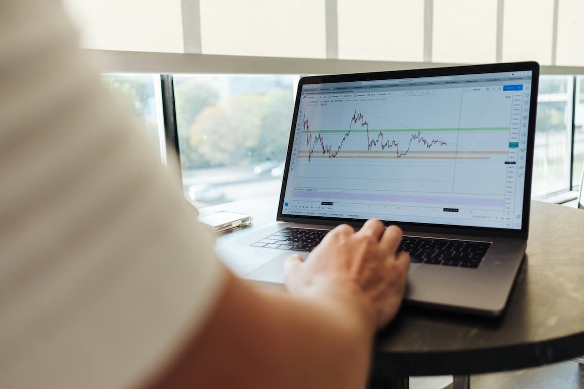 Back-office des fintechs : comment concilier automatisation des opérations et contrôle humain ?